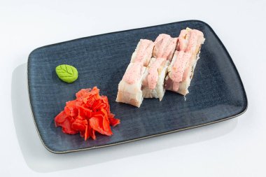 Japon ulusal mutfağı beyaz arka planda izole edilmiş.