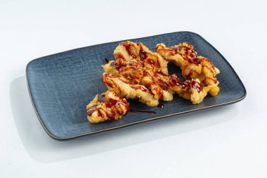 Japon ulusal mutfağı beyaz arka planda izole edilmiş.