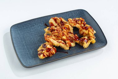 Japon ulusal mutfağı beyaz arka planda izole edilmiş.