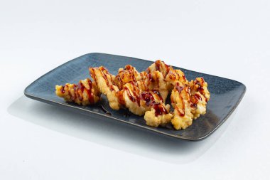 Japon ulusal mutfağı beyaz arka planda izole edilmiş.