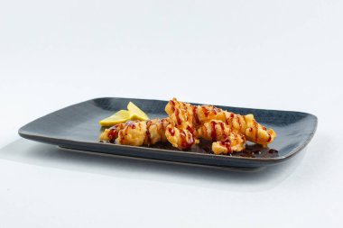 Japon ulusal mutfağı beyaz arka planda izole edilmiş.