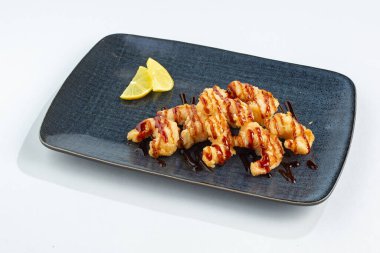 Japon ulusal mutfağı beyaz arka planda izole edilmiş.