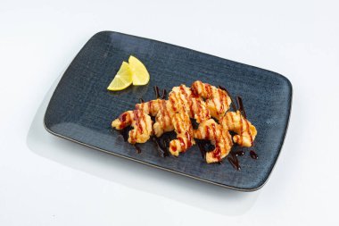 Japon ulusal mutfağı beyaz arka planda izole edilmiş.