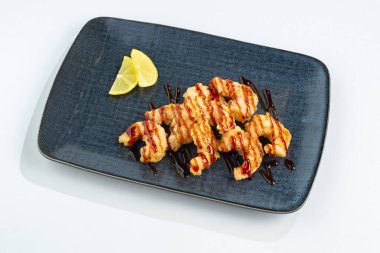 Japon ulusal mutfağı beyaz arka planda izole edilmiş.