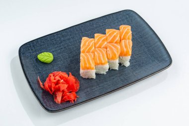 Japon ulusal mutfağı beyaz arka planda izole edilmiş.