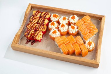 Japon ulusal mutfağı beyaz arka planda izole edilmiş.