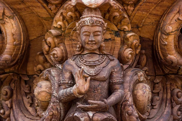 Een houten standbeeld van het heiligdom van trurh Stockfoto