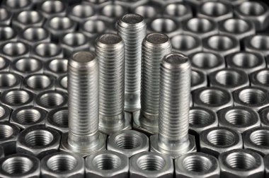 Çeşitli somunlar ve cıvatalarla yapılmış arka plan