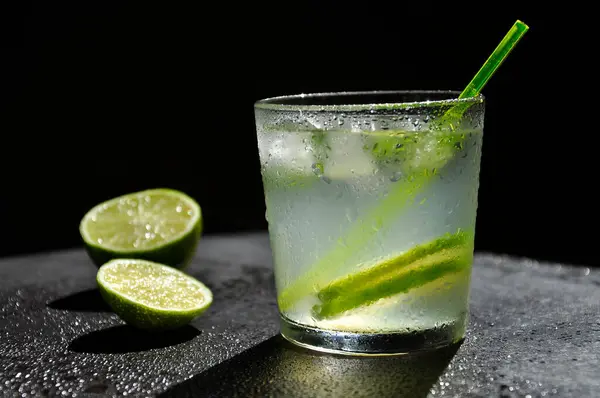Juice Ice Mint Lime Black Table — Stock Photo, Image