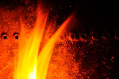 Şöminede bir alev..