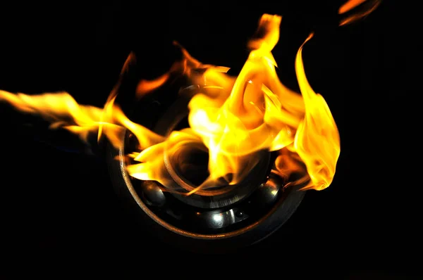 ブラックを基調とした炎のメタルボールベアリング — ストック写真