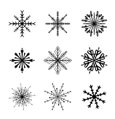 Kar tanelerini karalama tarzında ayarlayın. Koleksiyon el çizimi kar taneleri beyaz arka planda izole edildi. Vektör illüstrasyonu