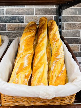 Geleneksel ekmek sepeti. Yemek konsepti. Boşluğu kopyala 