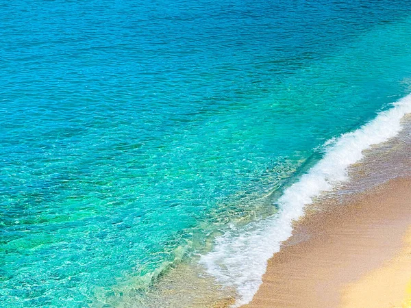 Skalista Plaża Krystalicznie Turkusowa Woda Morza Jońskiego Albanii Spokojny Relaksujący — Zdjęcie stockowe