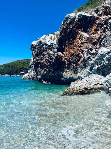 Praia Rochosa Água Cristalina Turquesa Mar Jónico Albânia Espaço Para — Fotografia de Stock