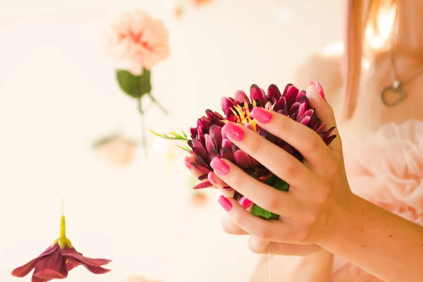 Жінка Руки Прекрасною Квіткою Простір Тексту Concept Valentines Day Copy — стокове фото