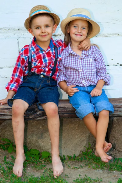 Heureux les enfants amour couple — Photo