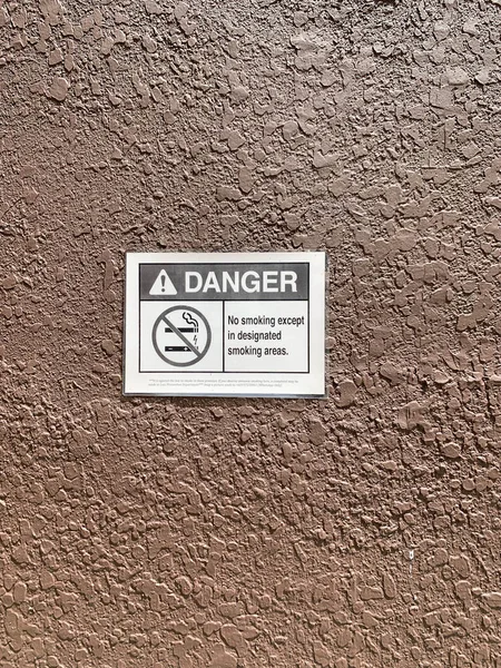 Danger Sign Smoking Area Stick Concrete Wall — Stock Photo, Image