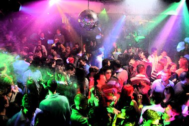 insanlar dans disko