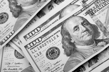 Yüz dolar.