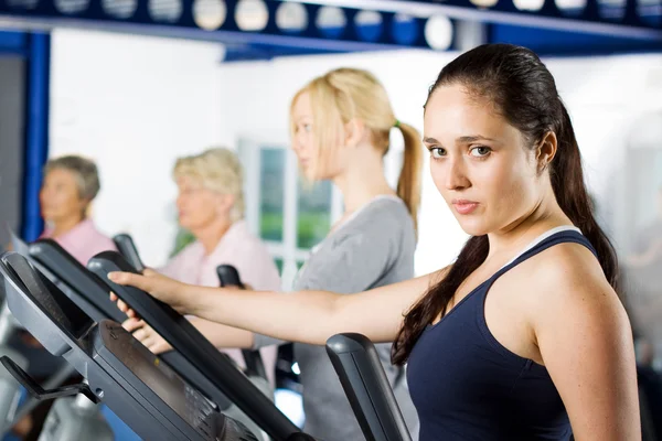 Brünette mädchen working out — Stockfoto