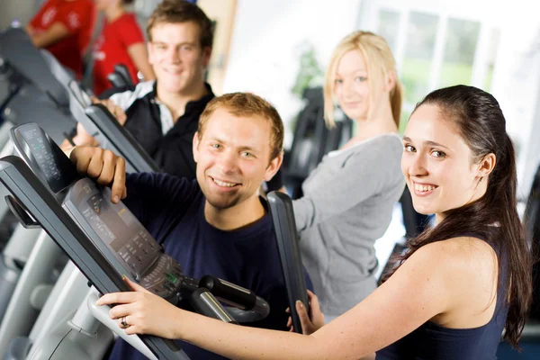 Personal trainers giving instruction — Stock Photo, Image