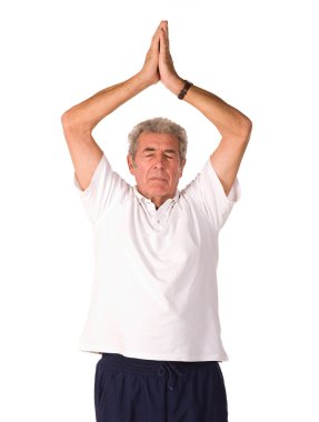 Yoga yaparken olgun yaşlı adam