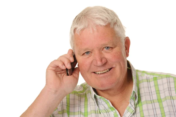 Счастливый взрослый мужчина с мобильным телефоном — стоковое фото