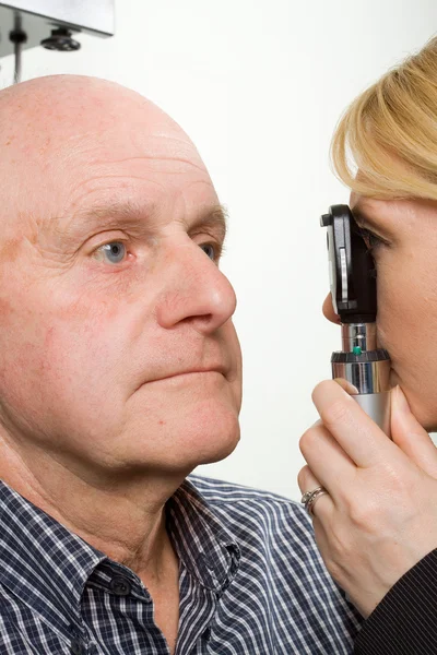 Older man having eye examination — Stock Photo, Image