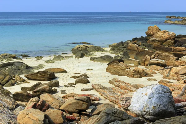 Indische Meereslandschaft mit Steinen Stockbild