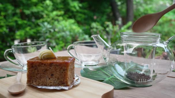 Feuilles Thé Été Ajouté Dans Théière Pour Faire Thé Chaud — Video