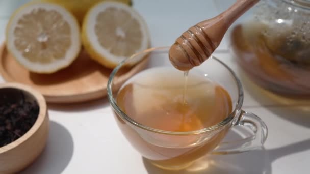 Miód Dodano Gorącej Lemoniady Podawanej Stole Kawiarni — Wideo stockowe