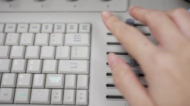 Sonograf, ultrason makinesinde zaman kazanma tazminatını ayarlıyor 