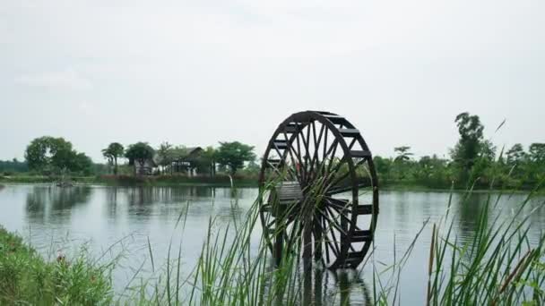 Hydroelektrische Waterrad Lake Het Platteland — Stockvideo