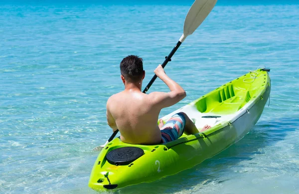 Vue Arrière Kayak Pour Homme Adulte Mer Bleue Été — Photo