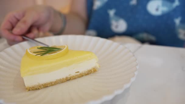 Close Woman Using Spoon Eat Lemon Pie — Stock Video