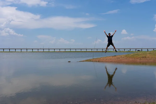 Asian Man Jumping Lake While Travel Lopburi Thailand Summer Vacation — Foto Stock