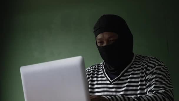 Черные Риелторы Используют Мбаппе Взламывания Секретной Информации Банка — стоковое видео
