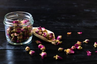 Bitki çayı yapmak için Gül Çayı Yaprakları 'nın yakın görüntüsü