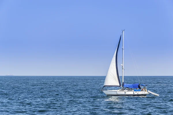 Alone sailboat — Stock Photo, Image