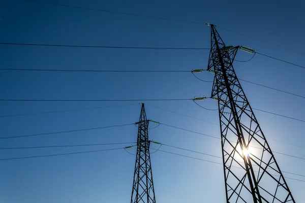 High-voltage electricity pylons, view from below — Stock Photo, Image