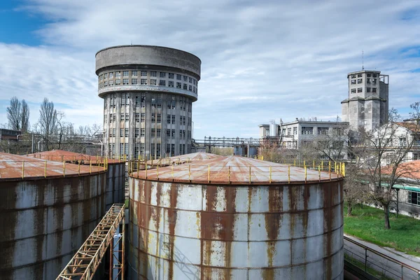 Budovy opuštěného lihovaru v Itálii — Stock fotografie