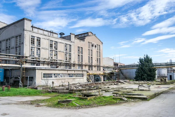 Edifícios de uma destilaria abandonada em Itália — Fotografia de Stock
