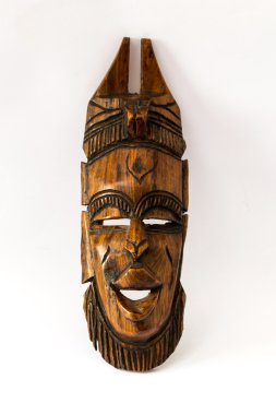 beyaz kağıt üzerine ahşap Afrika maskesi