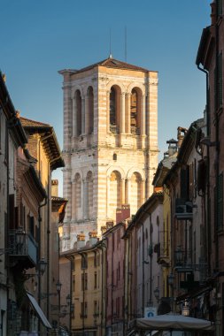 çan kulesinin mazzini Street ferrara katedral görünümünün