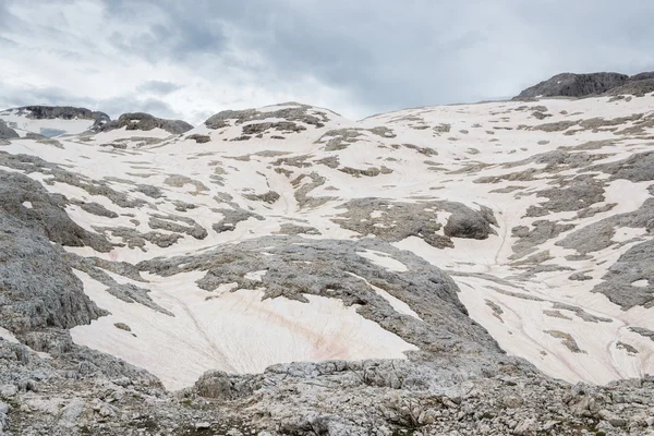 多洛米蒂雪原上的视图 — 图库照片