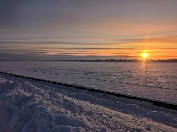 Tramonto Lungo Fiume Nevoso — Foto Stock