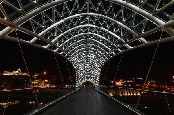 The Bridge of Peace at night, Tbilisi. — Stock Photo, Image