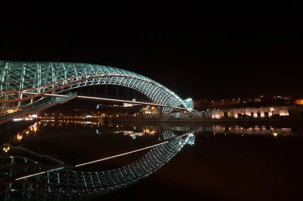The Bridge of Peace at night, Tbilisi. — Stock Photo, Image