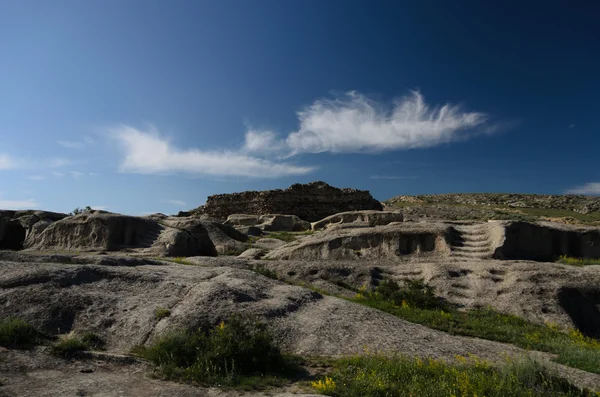 Uplistsikhe (literalmente, "la fortaleza del señor") es una antigua ciudad excavada en roca en el este de Georgia . —  Fotos de Stock